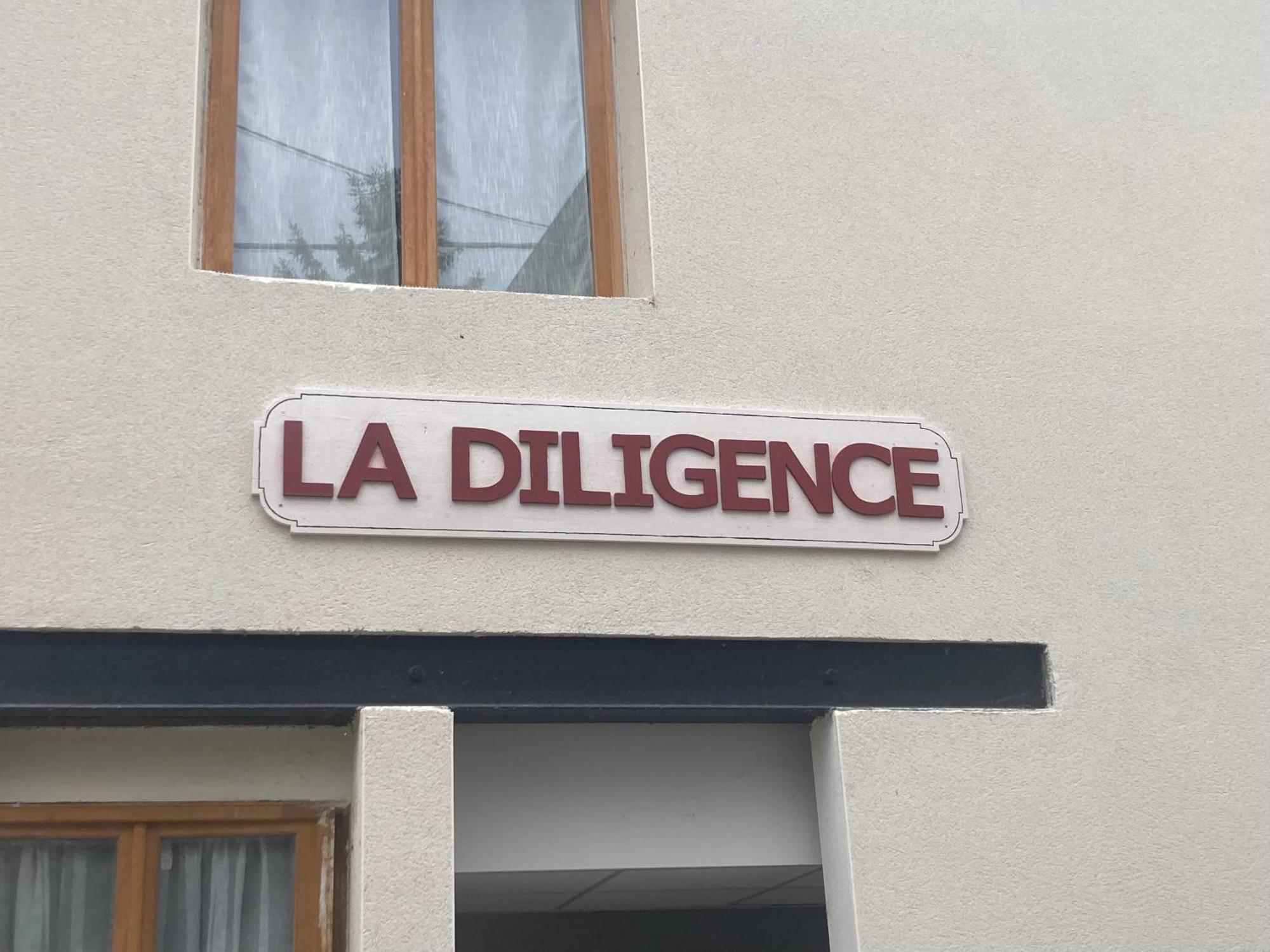 Le Carrosse, La Diligence, Centre Saint Jean De Losne Tarif 2Pers 1 Chambre, Tarif 4 Pers 2 Chambres エクステリア 写真